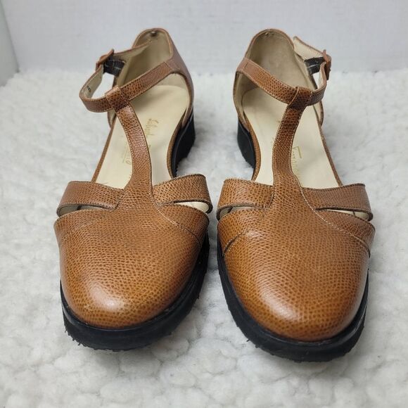 Vtg Salvatore Ferragamo Women’s T-Strap Sandals Size 7B Brown Pebble Leather - Picture 2 of 10